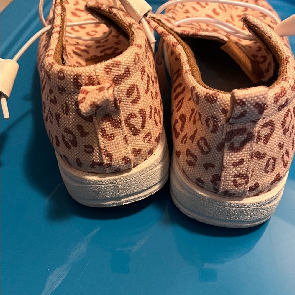 Simply Southern Leopard Print Shoe size 8 Like New!   Tan and Brown - Picture 6 of 9